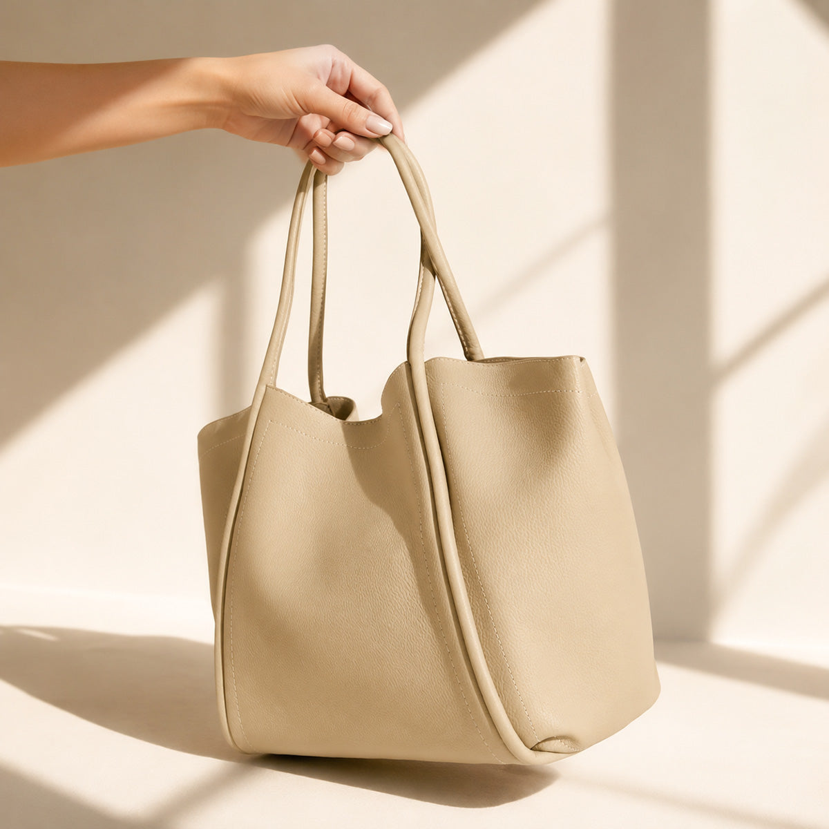 BOLSA LADY PAULINA TOTE CON COSMETIQUERA BEIGE